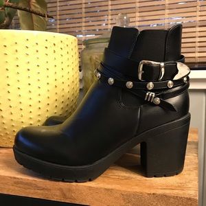Day-Vine Boots